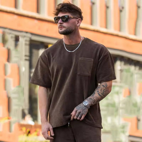 Herren-Outfit-Set-in-Ubergrosse-Hemd-und-Kurze-Hosen-11.jpg