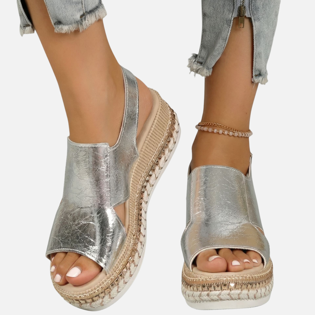Women's wedge sandals with open toe – metallic finish with strap closure