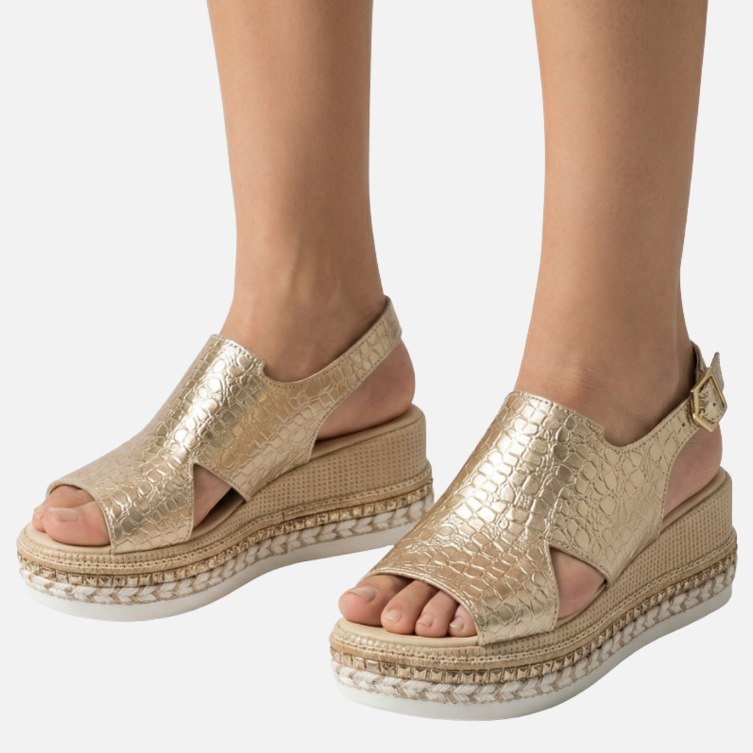 Women's wedge sandals with open toe – metallic finish with strap closure