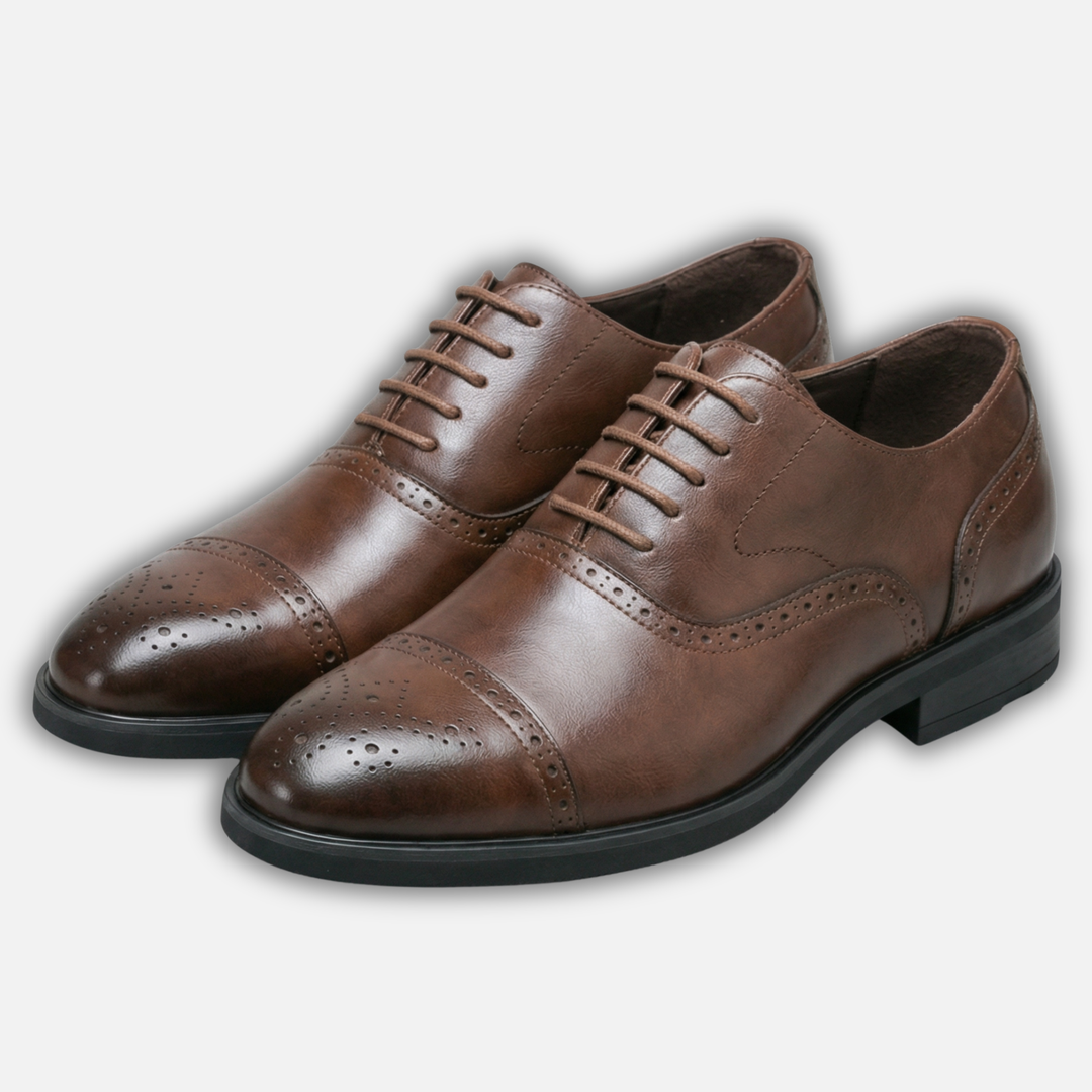 Classic men's business shoes with brogue pattern – perforated toe cap