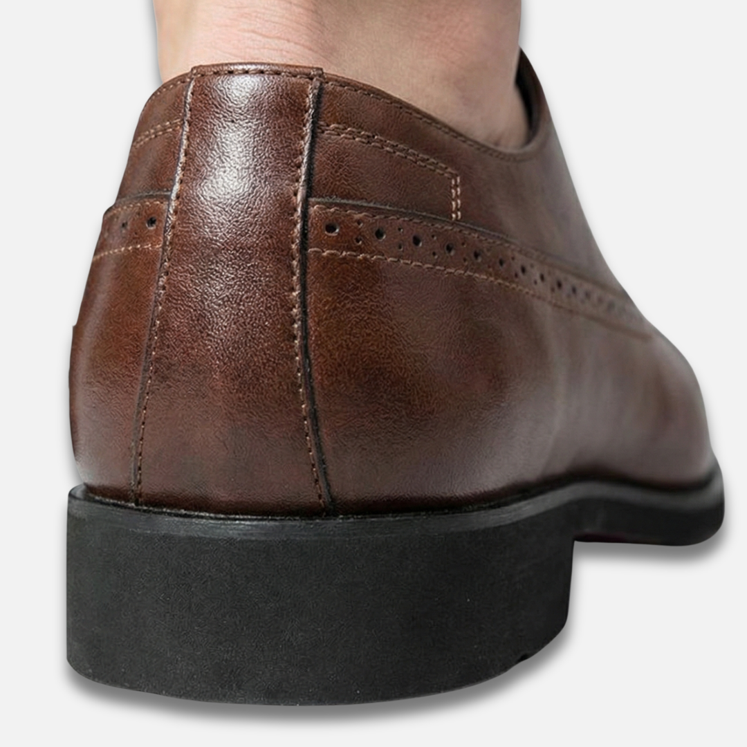 Classic men's business shoes with brogue pattern – perforated toe cap