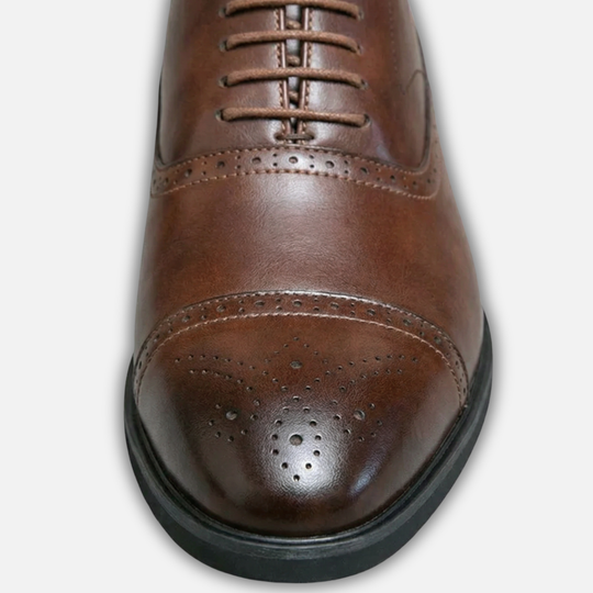 Classic men's business shoes with brogue pattern – perforated toe cap