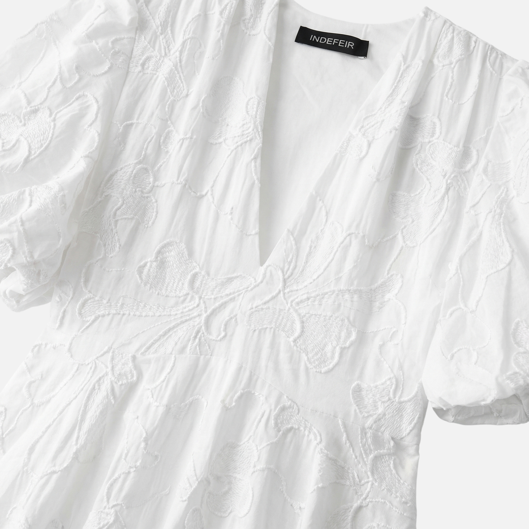 Rochie ușoară din jacquard cu flori – croială regulară cu mâneci bufante pentru femei