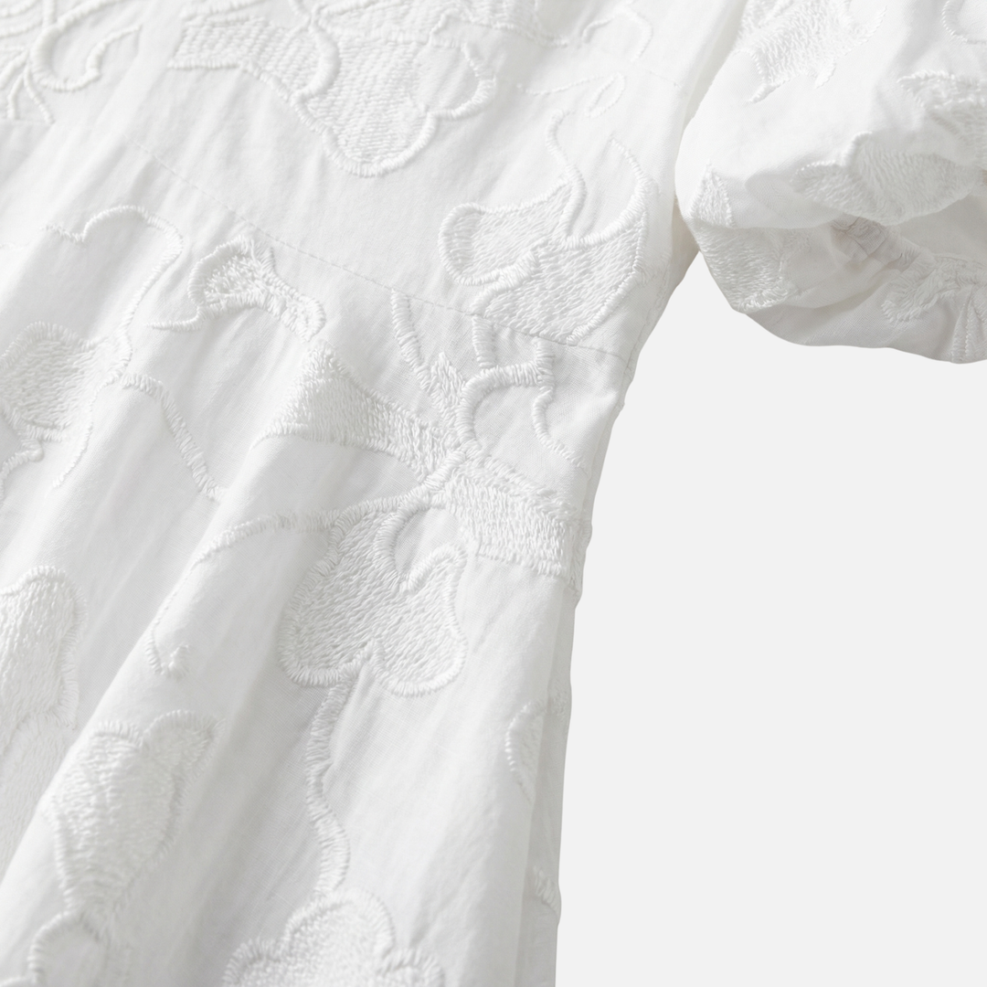 Rochie ușoară din jacquard cu flori – croială regulară cu mâneci bufante pentru femei