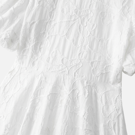 Rochie ușoară din jacquard cu flori – croială regulară cu mâneci bufante pentru femei