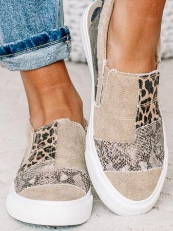 Damenschuhe-mit-Tiermuster-aus-Segeltuch-Slip-on.jpg
