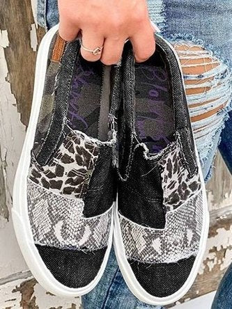 Damenschuhe-mit-Tiermuster-aus-Segeltuch-Slip-on-2.jpg
